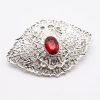 Elegant Filigree Brooch Bordeaux - packshot fond blanc