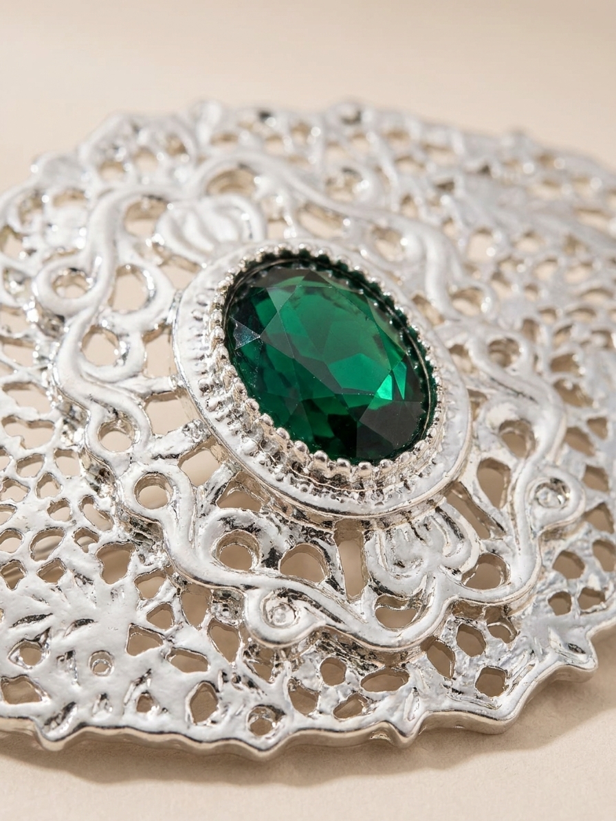 Elegant Filigree Brooch Green - zoom detail