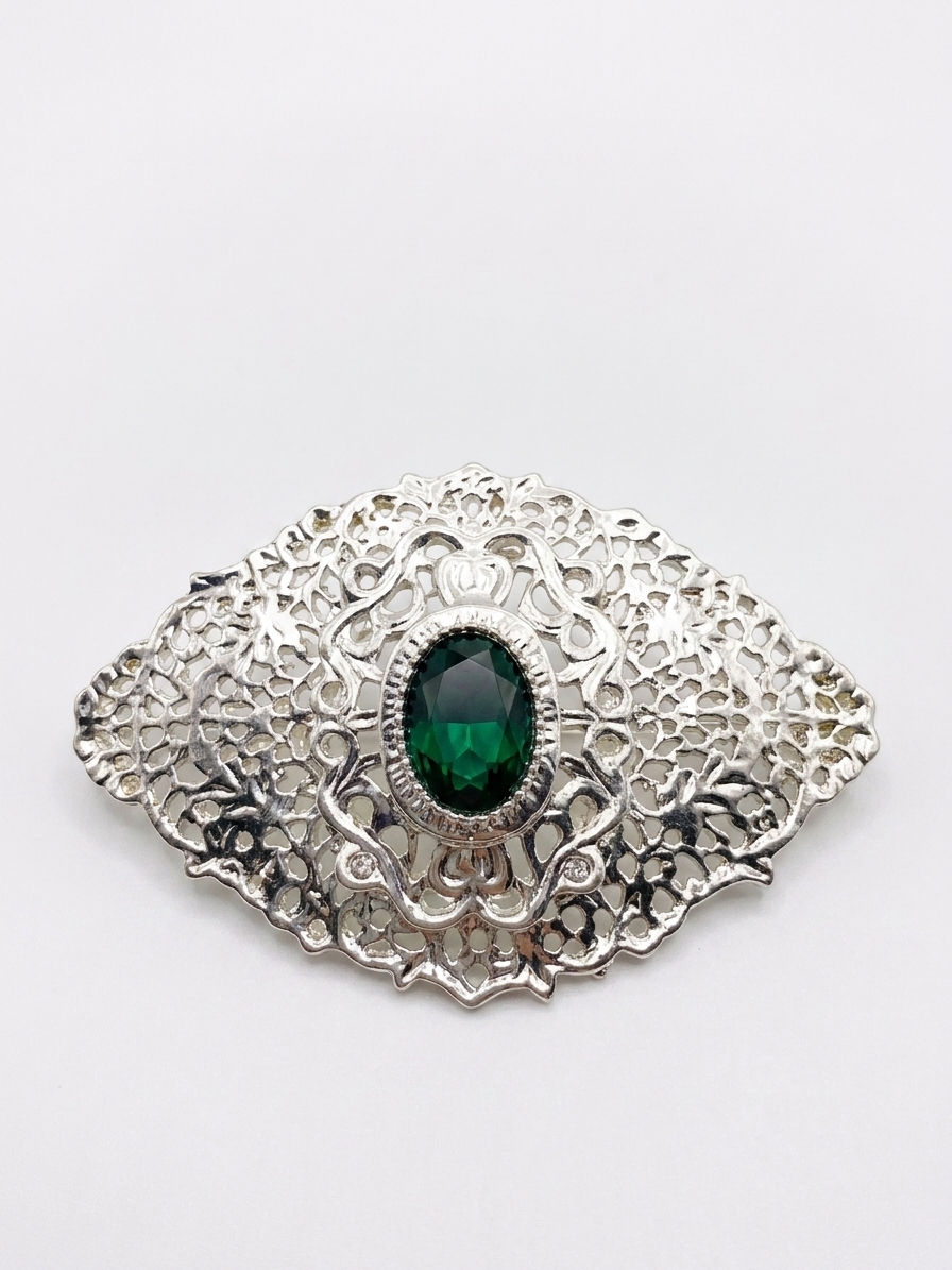 Elegant Filigree Brooch Green - packshot fond blanc