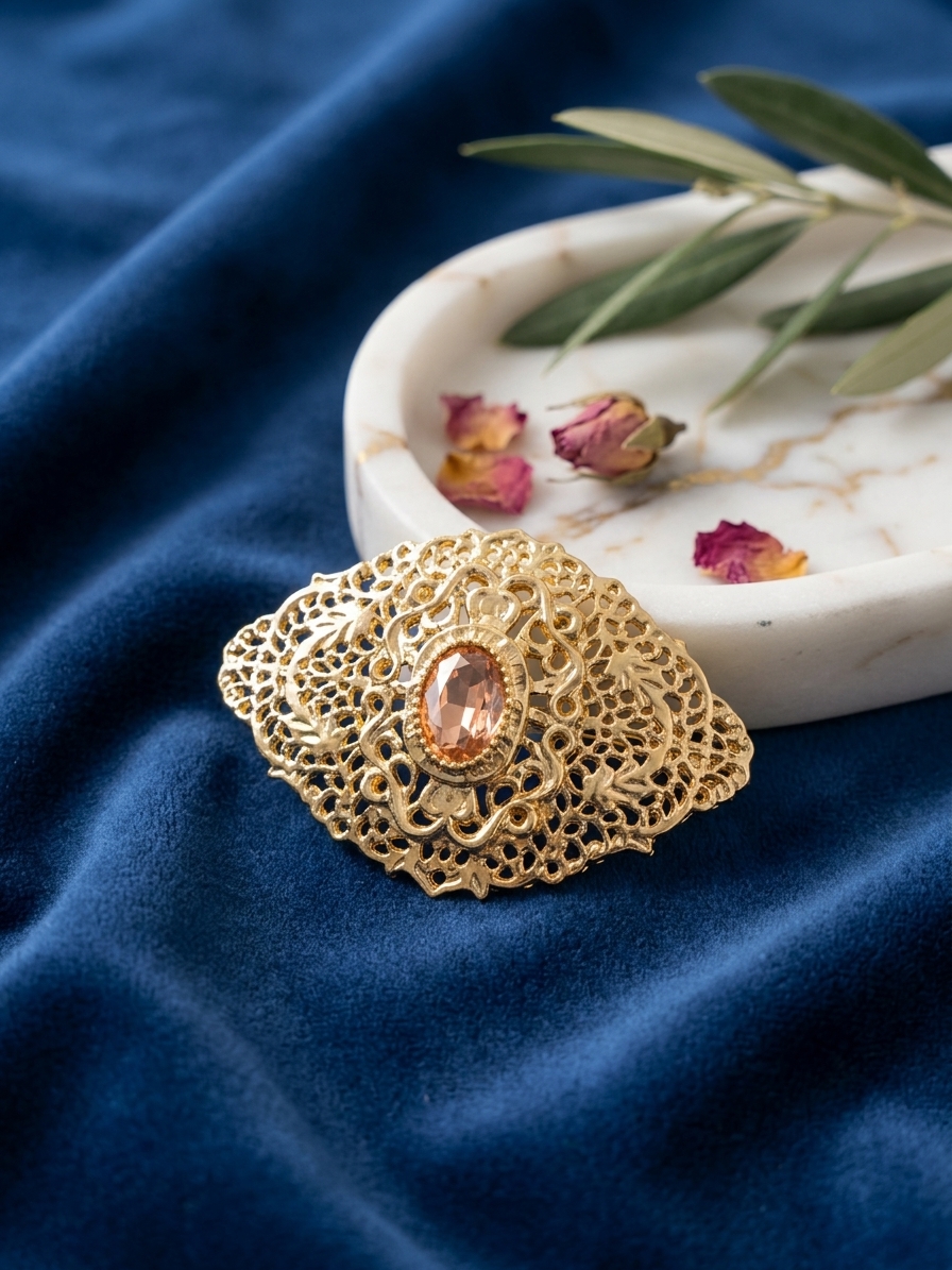 Elegant Filigree Brooch Nude - lifestyle