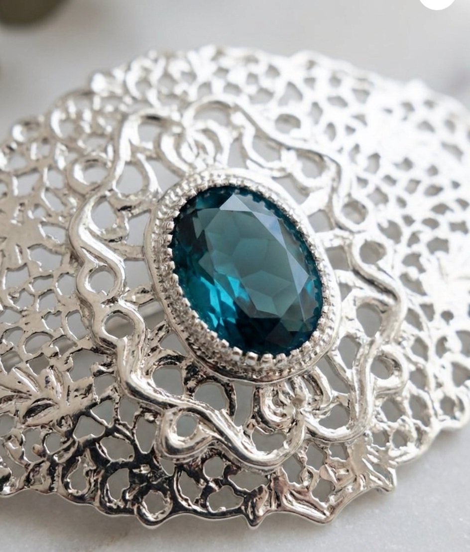 Elegant Filigree Brooch Petrol Blue - zoom detail