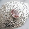 Elegant Filigree Brooch Pink - zoom detail