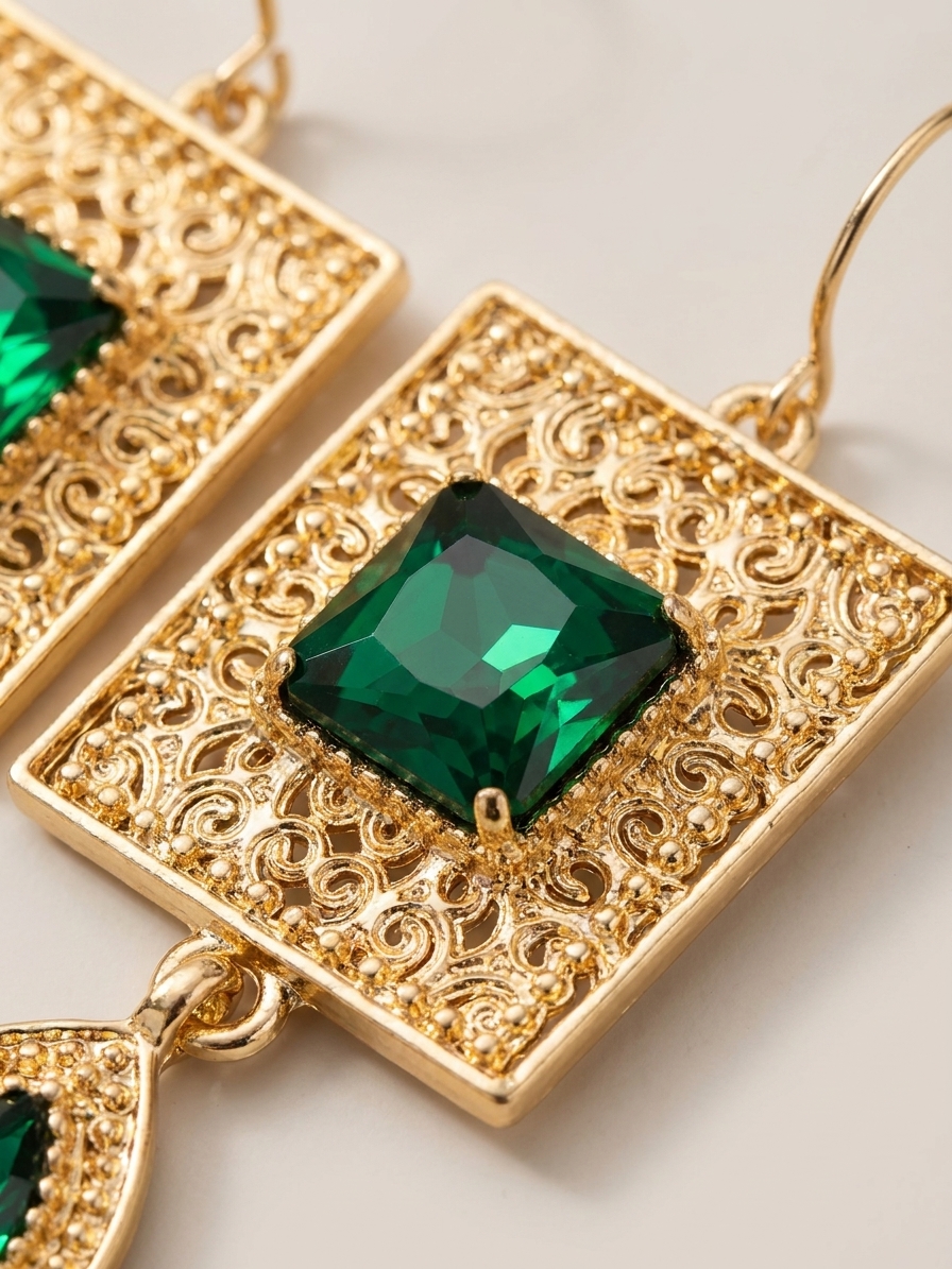 Elegant Filigree Drop Earrings Green - zoom detail