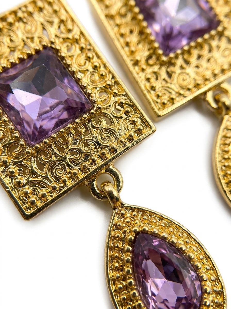 Elegant Filigree Drop Earrings Lilac - zoom detail