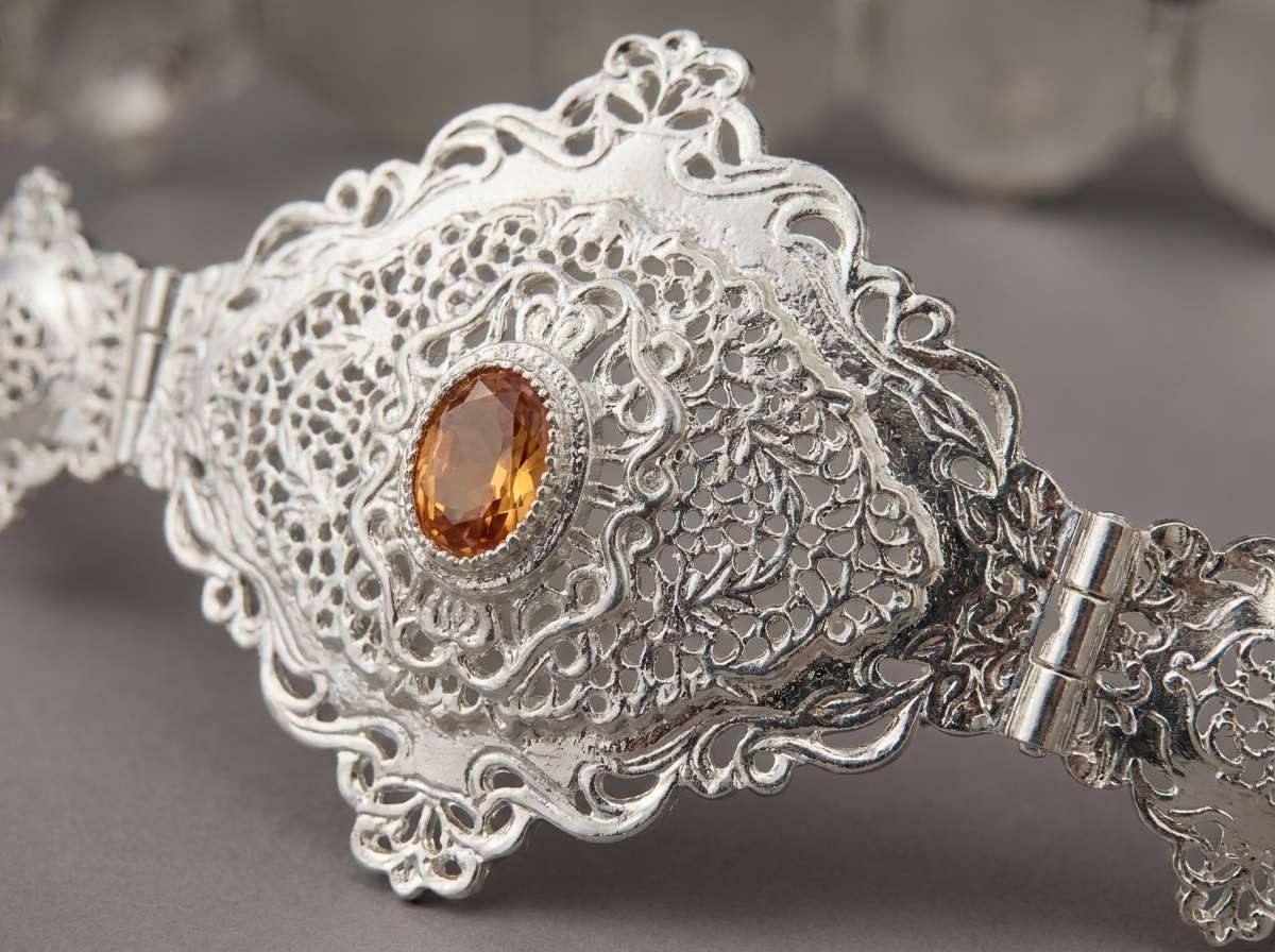 Elegant Filigree Statement Belt Nude - zoom detail