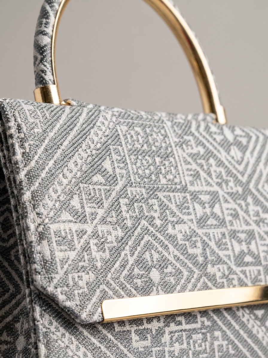 Embroidered Style Handbag Silver - zoom detail
