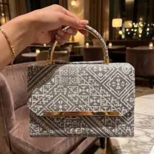 Embroidered Style Handbag Silver - vue portee