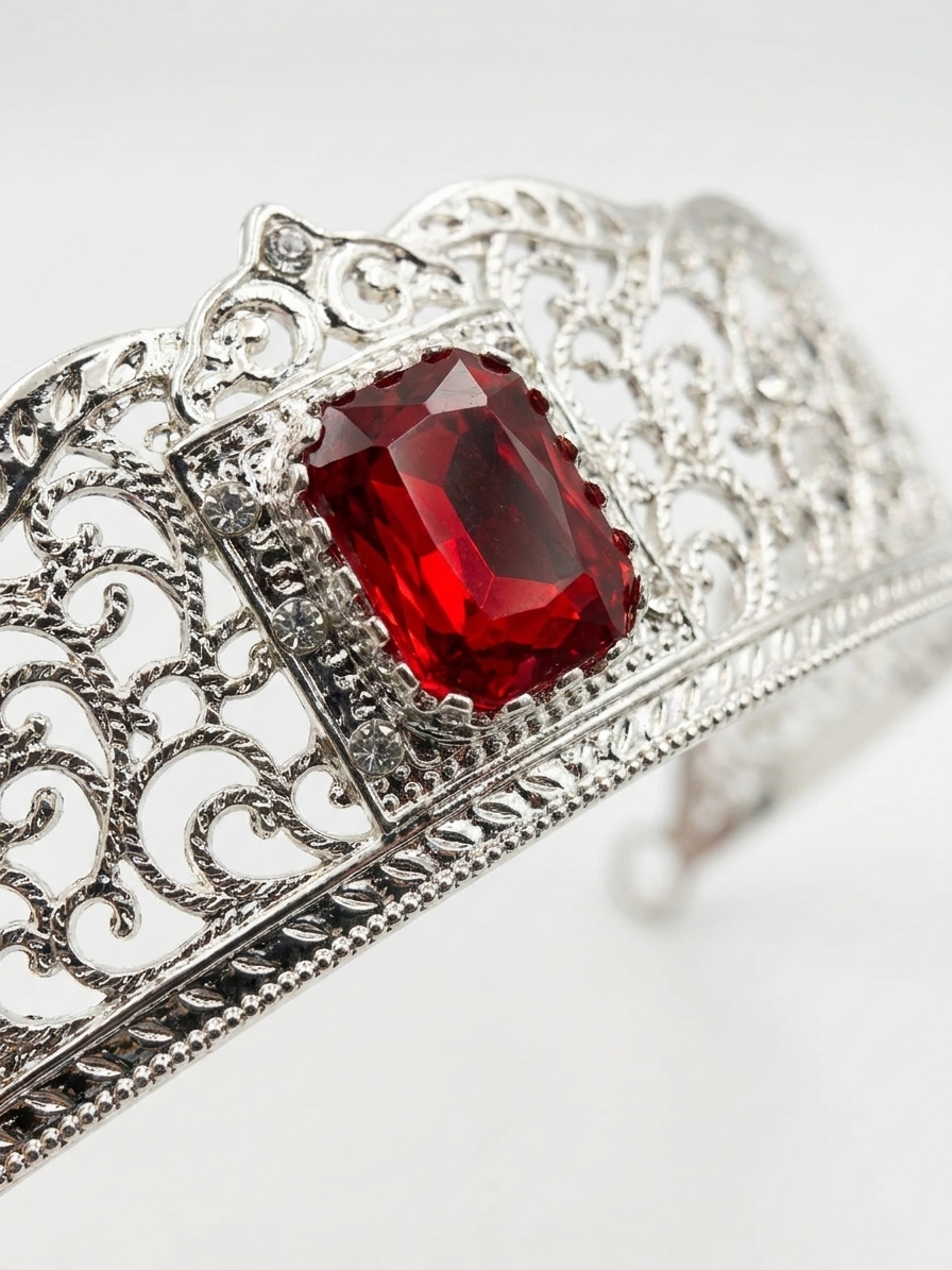 Majestic Filigree Tiara Bordeaux - zoom detail