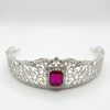 Majestic Filigree Tiara Fuchsia - packshot fond blanc