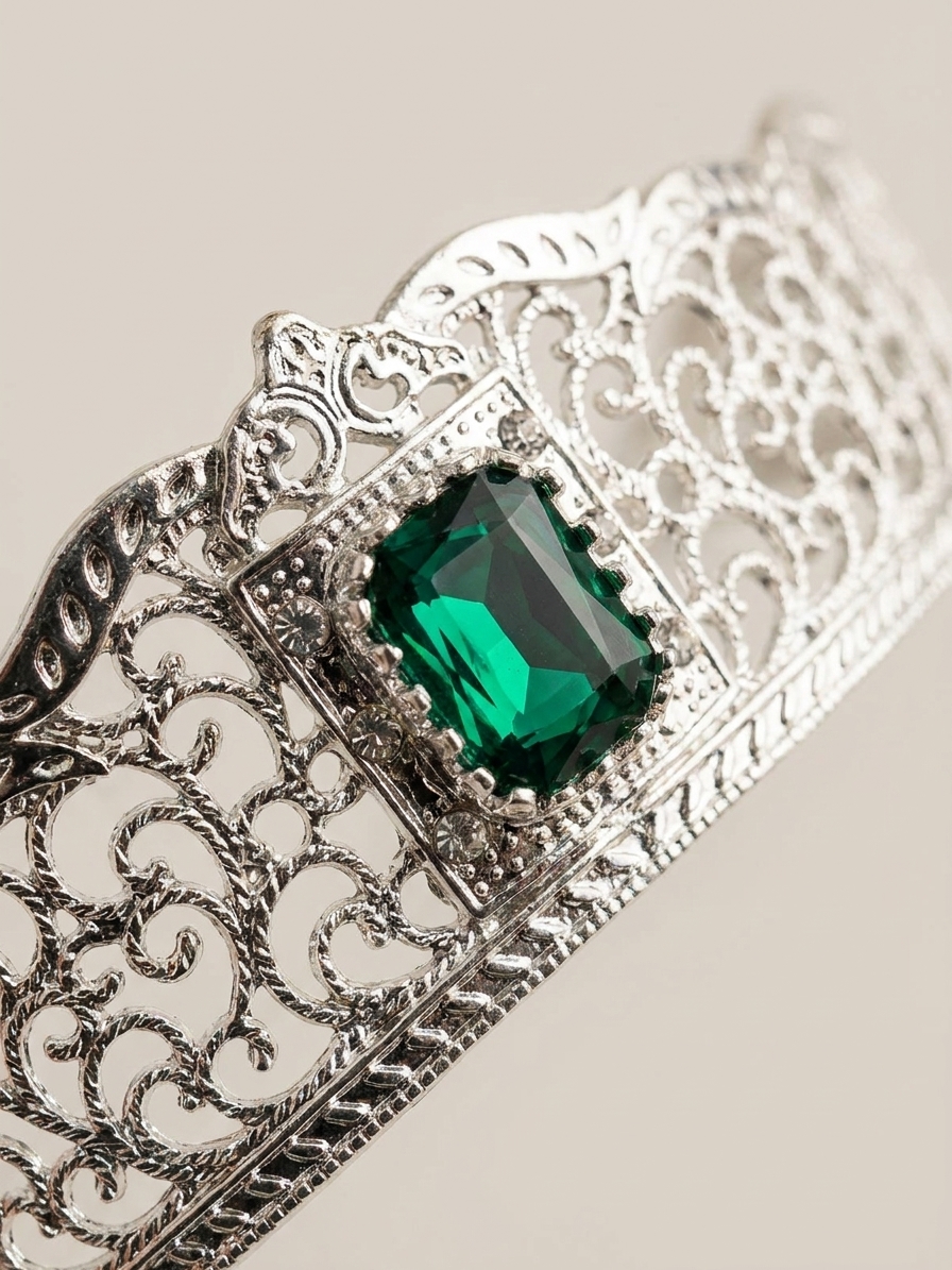 Majestic Filigree Tiara Green - zoom detail