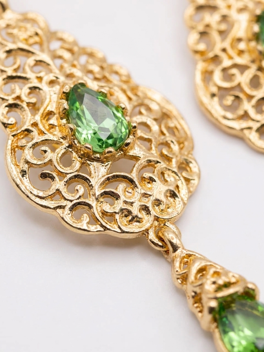 ornate-chandelier-earrings-almond-green-detail-snp2091 Ornate Chandelier Earrings Almond Green - zoom detail
