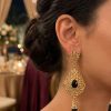 ornate-chandelier-earrings-black-porte-snp2121 Ornate Chandelier Earrings Black - vue portee