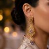 ornate-chandelier-earrings-lilac-porte-snp2108 Ornate Chandelier Earrings Lilac - vue portee