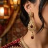 ornate-chandelier-earrings-nude-dark-porte-snp2096 Ornate Chandelier Earrings Nude (Dark) - vue portee