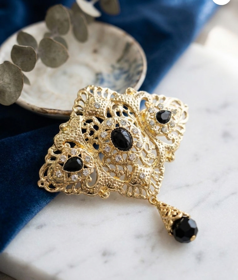 ornate-filigree-statement-brooch-black-detail-snp2163 Ornate Filigree Statement Brooch Black - zoom detail