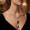 vintage-inspired-ornate-pendant-necklace-nude-dark-porte-snp2613 Vintage-Inspired Ornate Pendant Necklace Nude (Dark) - vue portee